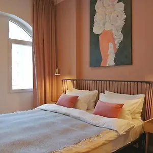 Old Town Dreamloft Апартаменты Тбилиси